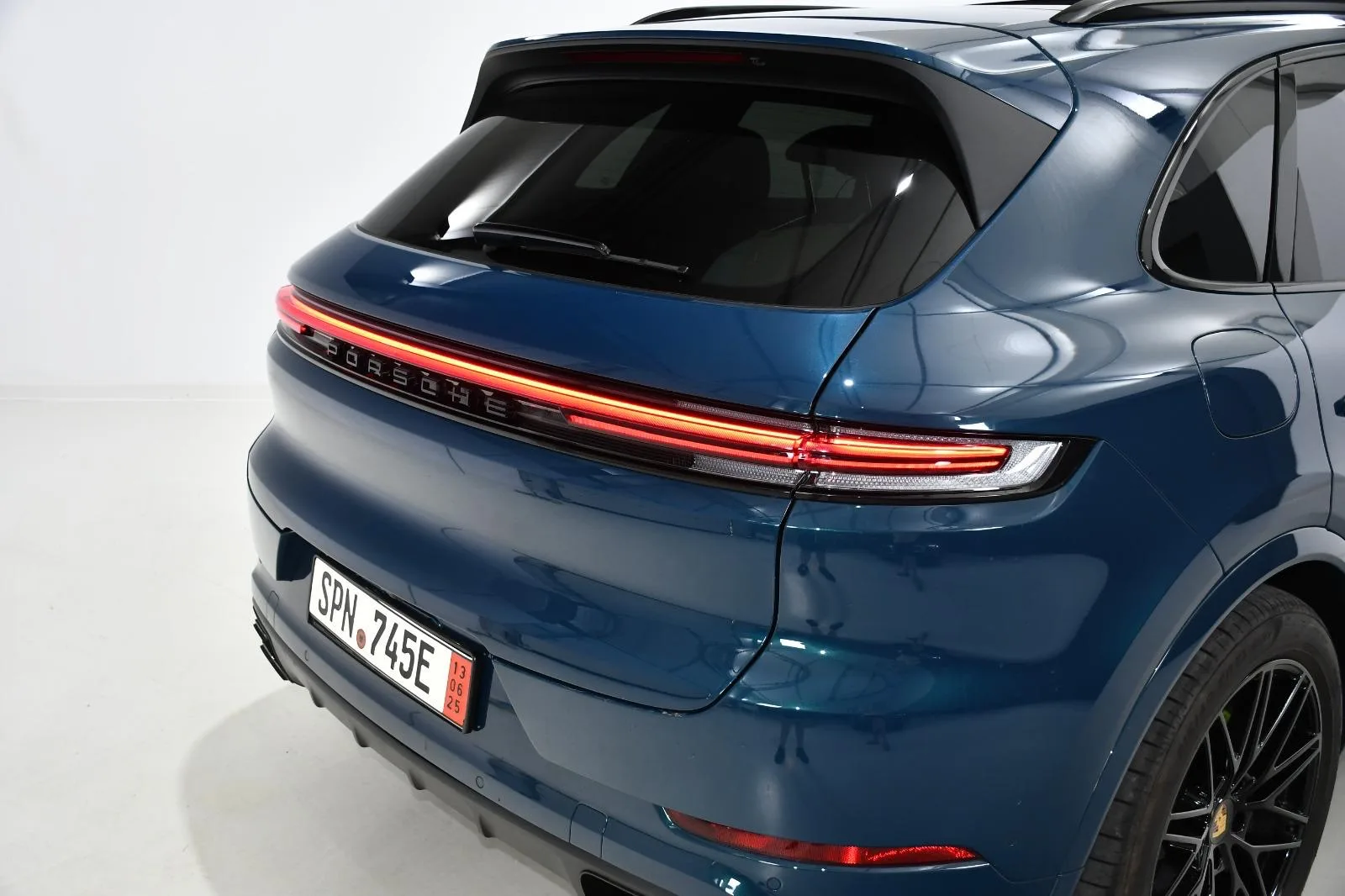 Poza 35 Porsche Cayenne 2024, Hibrid Plug-in, 470 CP, 17.000 km
