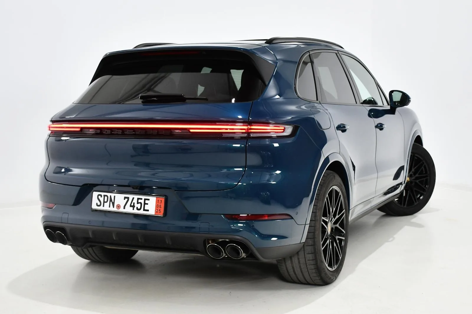 Poza 4 Porsche Cayenne 2024, Hibrid Plug-in, 470 CP, 17.000 km