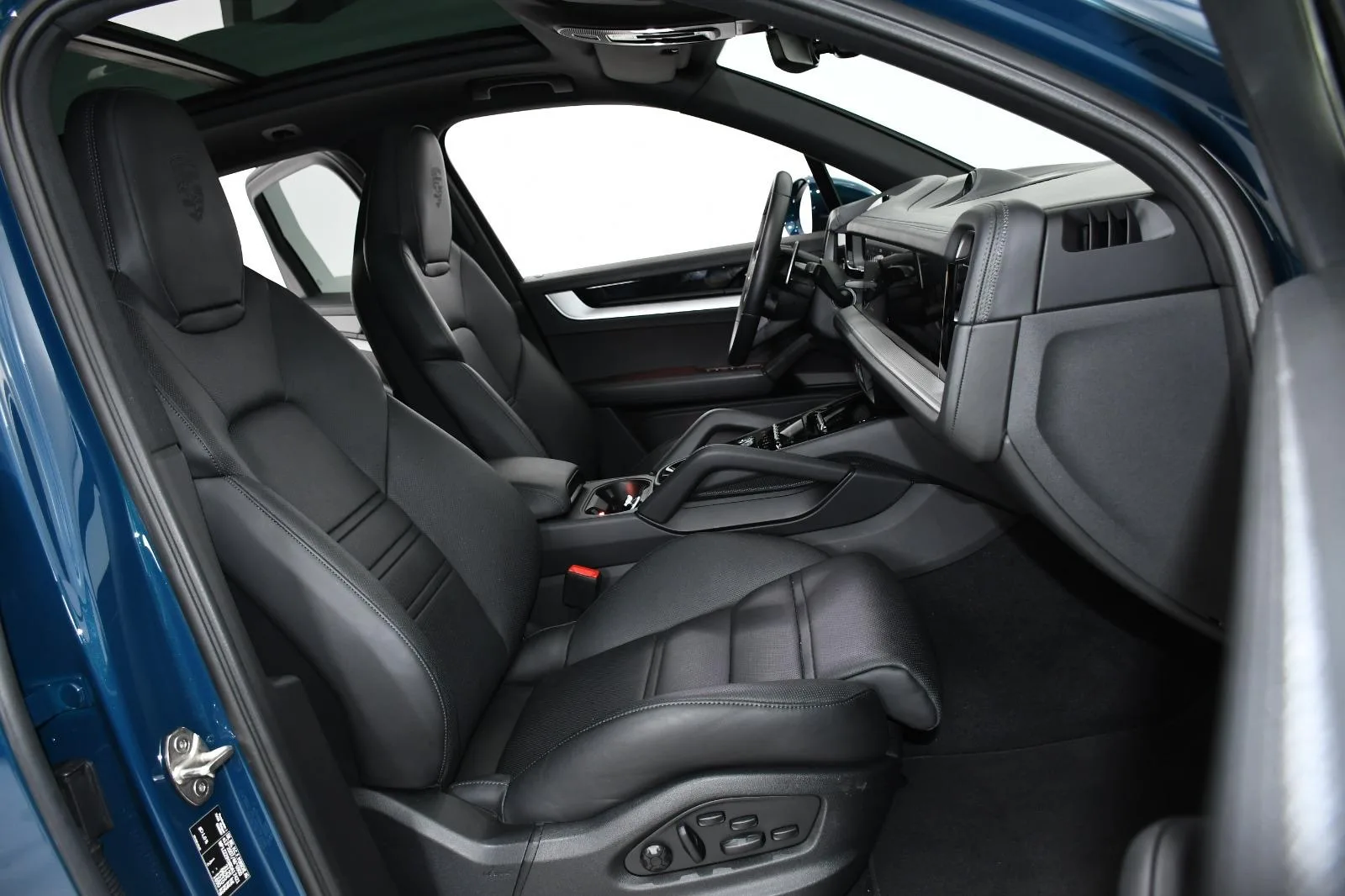 Poza 7 Porsche Cayenne 2024, Hibrid Plug-in, 470 CP, 17.000 km