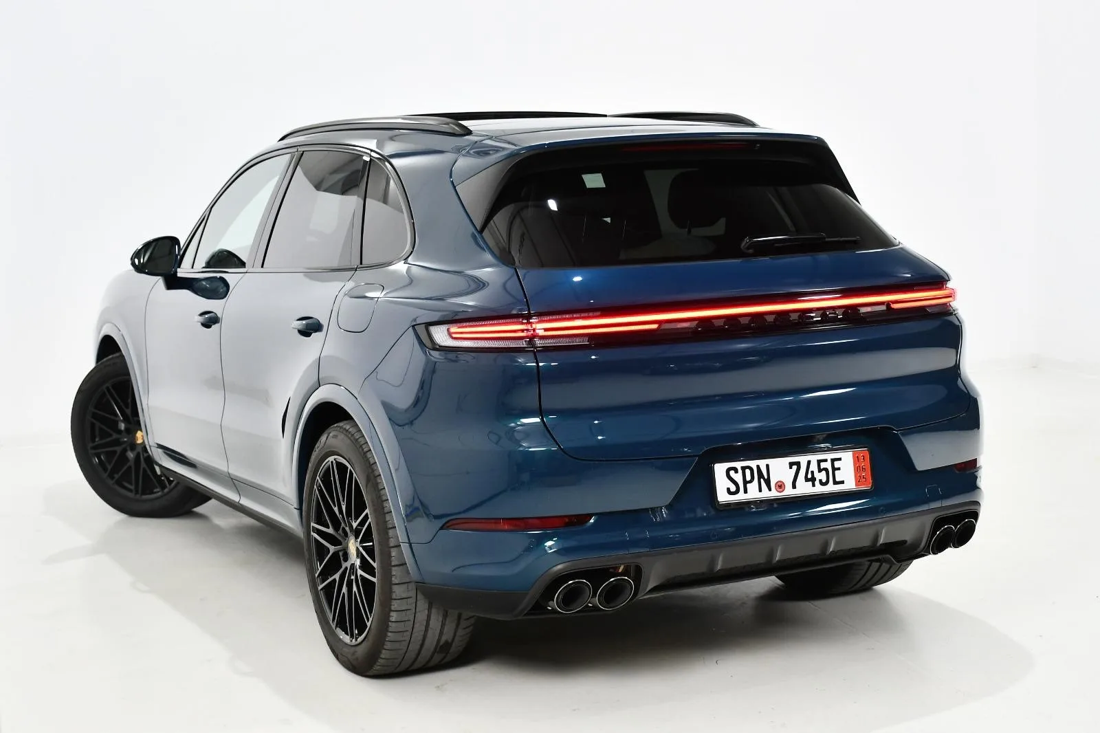 Poza 5 Porsche Cayenne 2024, Hibrid Plug-in, 470 CP, 17.000 km