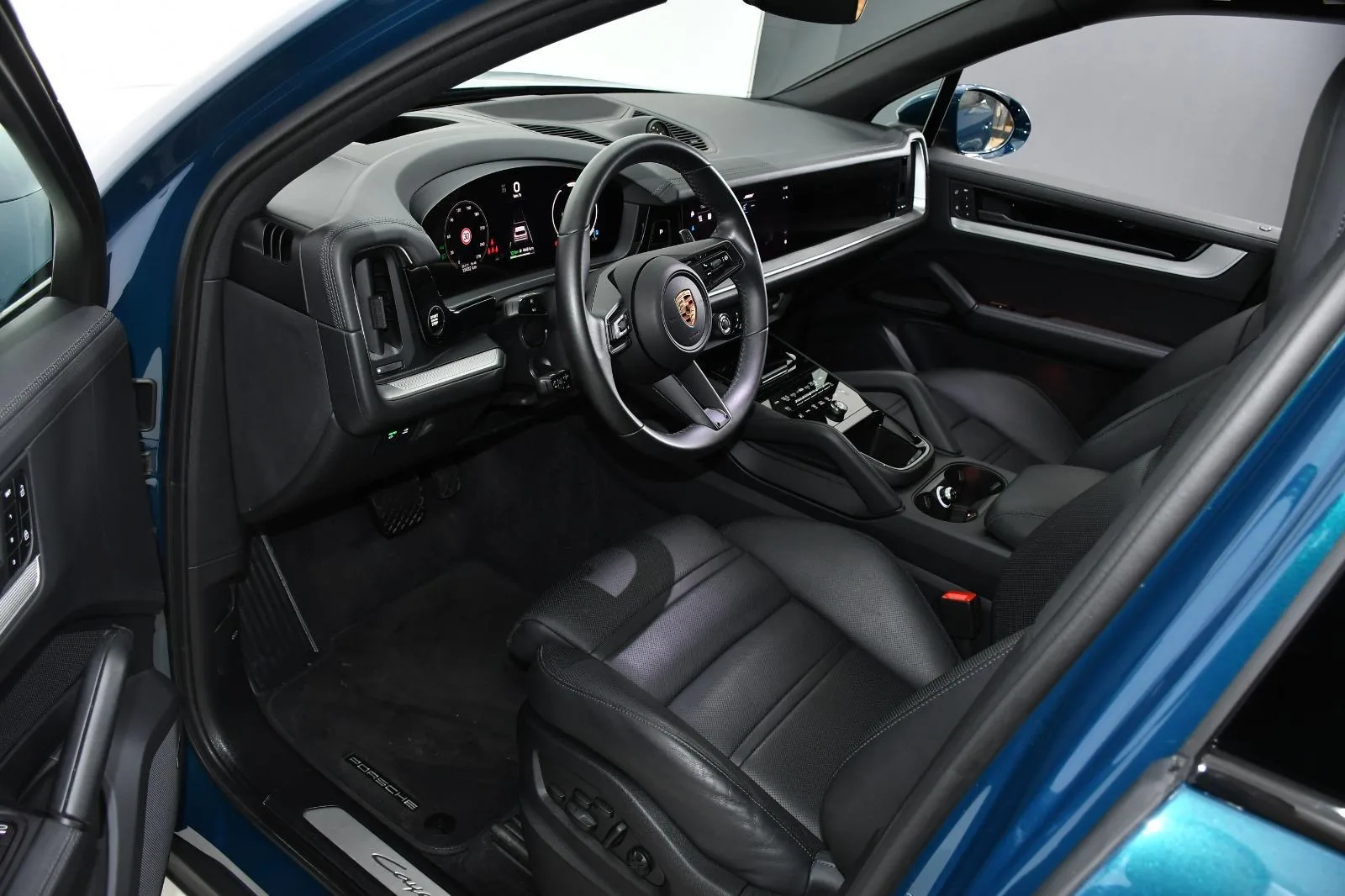 Poza 9 Porsche Cayenne 2024, Hibrid Plug-in, 470 CP, 17.000 km
