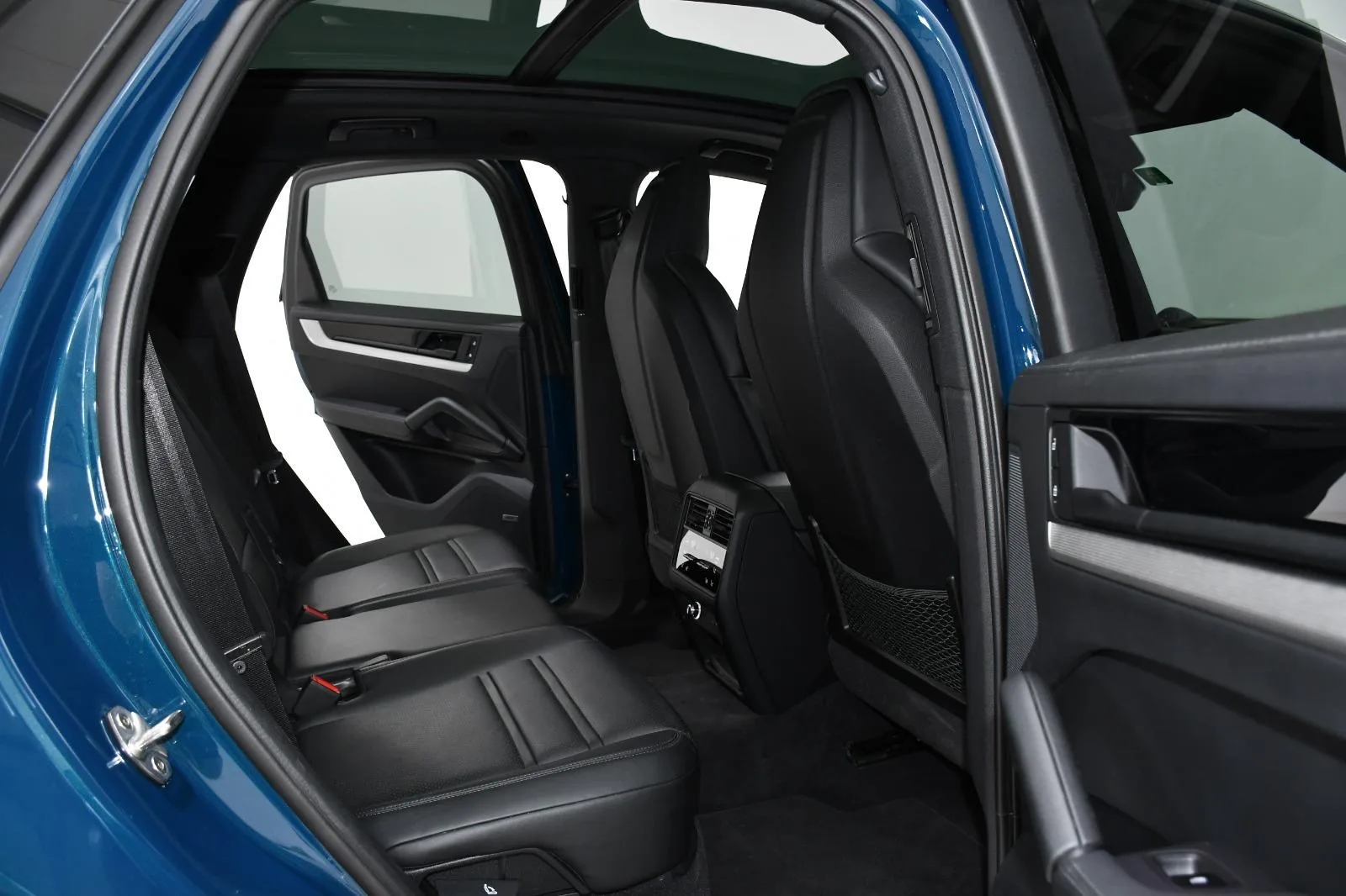 Poza 11 Porsche Cayenne 2024, Hibrid Plug-in, 470 CP, 17.000 km