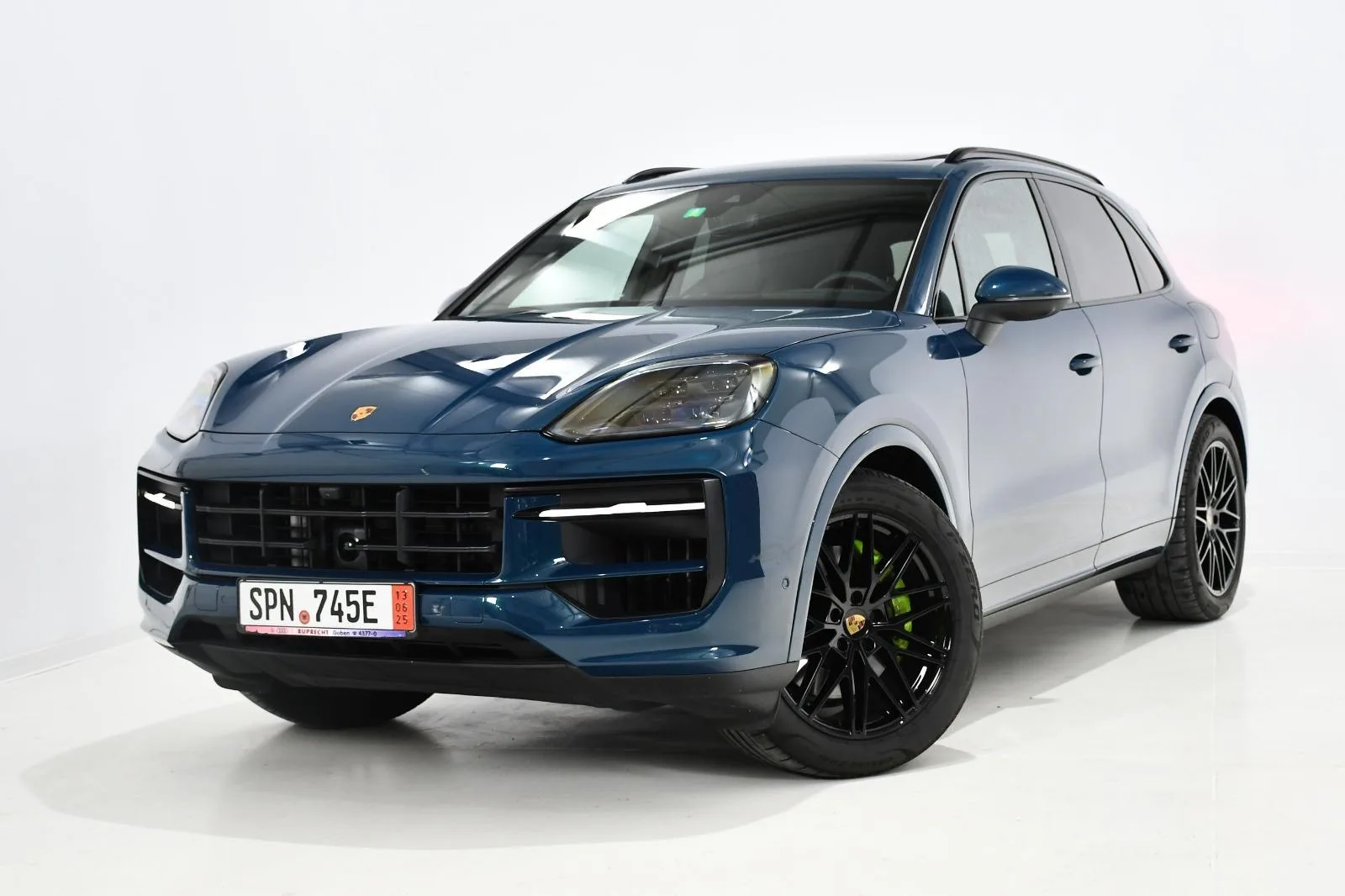 Porsche Cayenne 2024, Hibrid Plug-in, 470 CP, 17.000 km