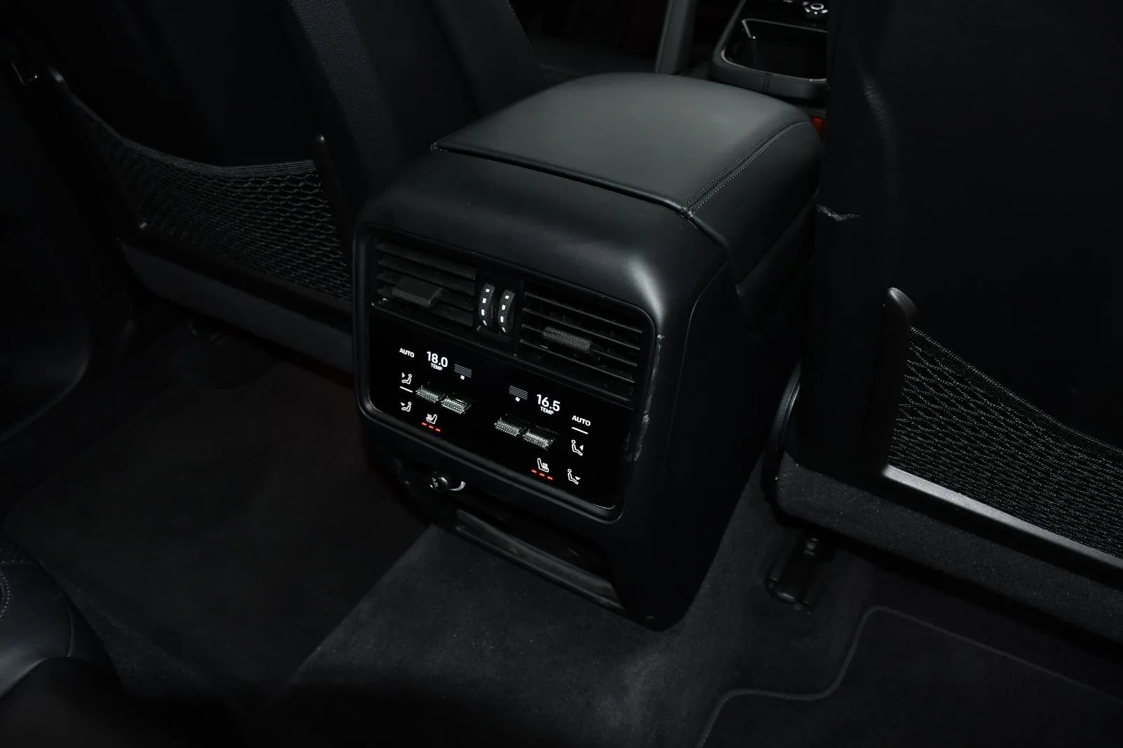 Poza 33 Porsche Cayenne 2024, Hibrid Plug-in, 470 CP, 17.000 km