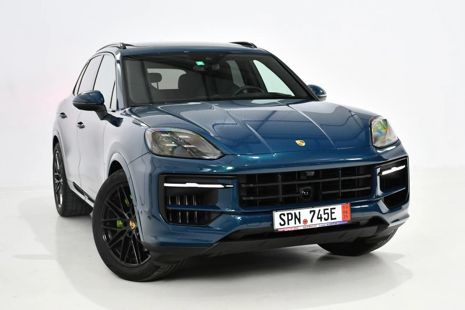 Poza 2 Porsche Cayenne 2024, Hibrid Plug-in, 470 CP, 17.000 km