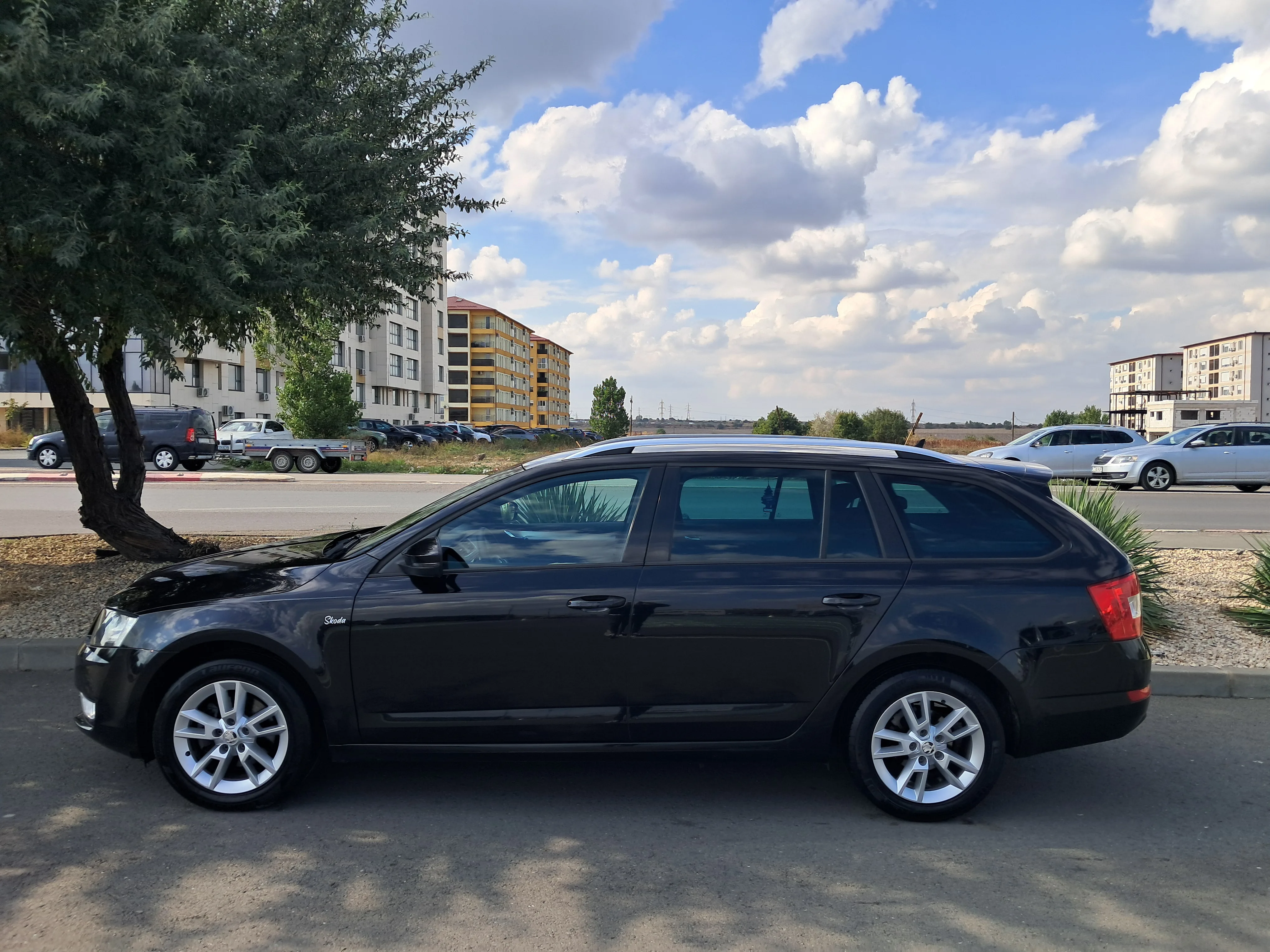 Poza 2 Škoda Octavia Combi - Stare Bună, Ideală pentru Familie!