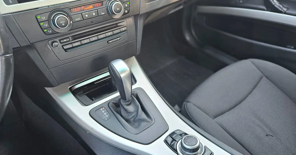 Poza 32 BMW Seria 3 318d Aut. Blue Performance Modern Line